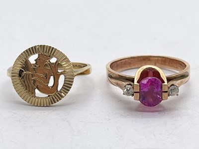 Lot 107 - A 9ct Gold Signet Style Ring, of textured...