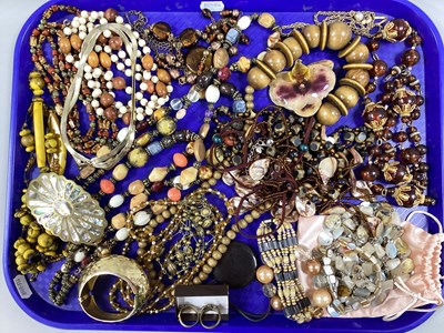 Lot 205 - An Assortment of Modern Costume Jewellery, in...