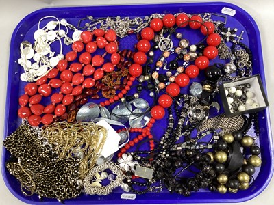 Lot 175 - An Assortment of Modern Costume Jewellery, in...