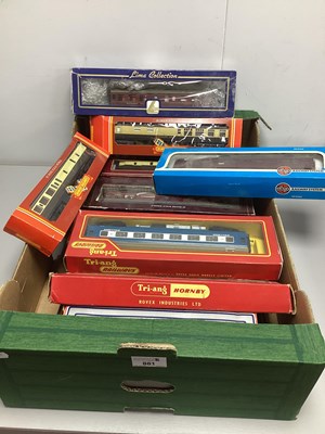 Lot 881 - Seventeen OO Gauge Outline British Coaches by...