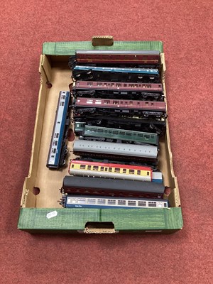 Lot 885 - Approximately Twenty Five OO Gauge Outline...