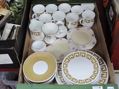 Lot 1078 - Wedgwood Susie Cooper Design ' Old gold...