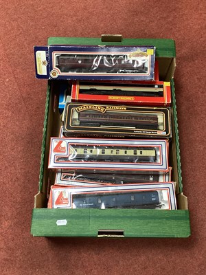 Lot 891 - Seventeen OO Gauge Outline British Coaches by...