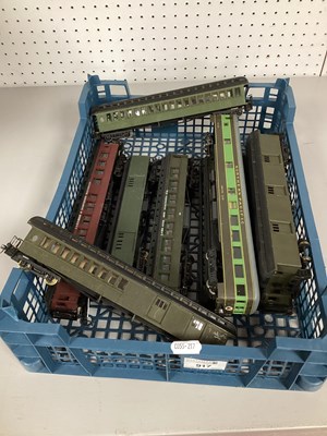 Lot 917 - Nine HO Gauge Outline American...