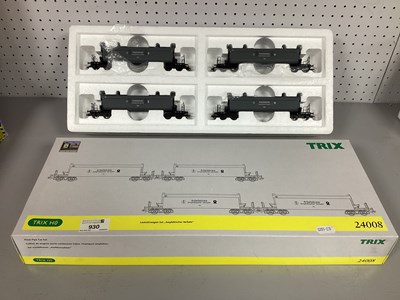 Lot 930 - A Trix HO Gauge #24008 Float Pipe Car Set, Boxed.