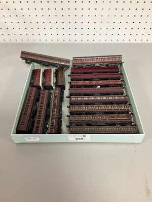 Lot 939 - Sixteen N Gauge Outline British Coaches by...