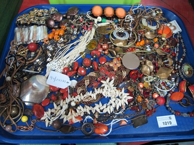 Lot 1019 - Assorted Costume Jewellery, including vintage...