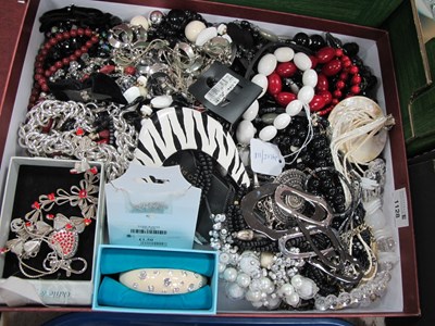 Lot 1128 - Assorted Modern Costume Jewellery, including...