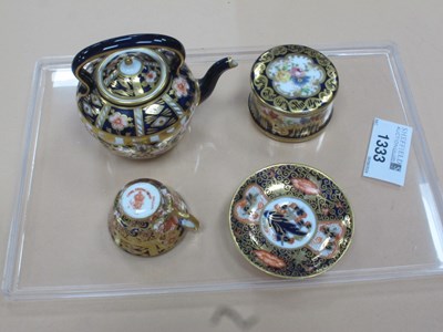 Lot 1333 - Royal Crown Derby Minature Kettle in The Imari...