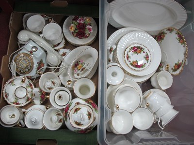 Lot 1100 - Royal Albert 'Val D' Or' and 'Old Country...