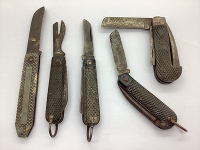 Lot 464 - WWII British Army Variety of Jack Knives, some...