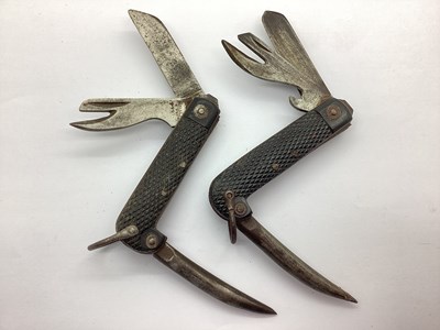 Lot 482 - WWII British Army Jack Knife, with marlin...