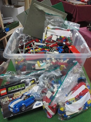 Lot 622 - A Quantity of Assorted Loose Lego Components ,...