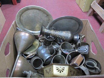 Lot 1141 - A collection of brass, copper and pewter items...