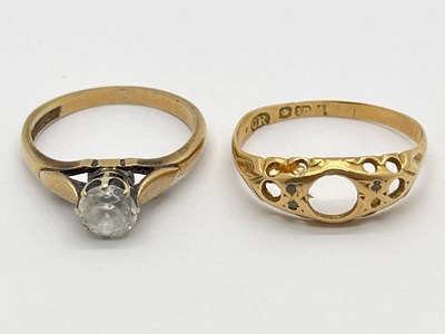 Lot 17 - A 9ct Gold Single Stone Dress Ring, (finger...