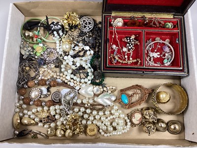 Lot 158 - An Assortment of Costume Jewellery, to include...