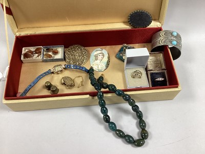 Lot 205 - An Assortment of Vintage and Later Jewellery,...