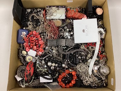 Lot 186 - An Assortment of Modern Costume Jewellery, in...