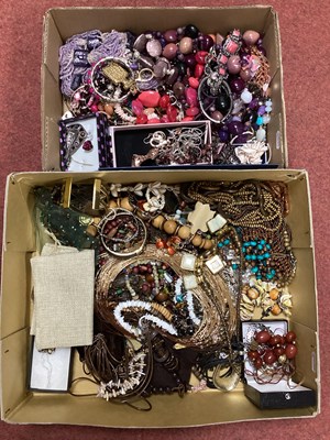 Lot 187 - An Assortment of Modern Costume Jewellery, to...