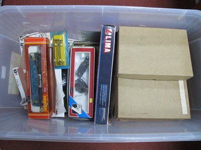 Lot 395 - A Miscellaneous Collection of OO Gauge / 4mm...