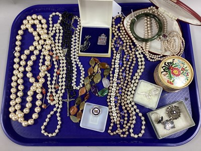 Lot 129 - An Assortment of Costume Jewellery, to include...