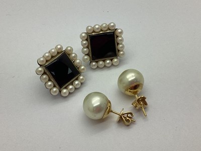 Lot 104 - A Pair of Freshwater Pearl Ear Studs, to...