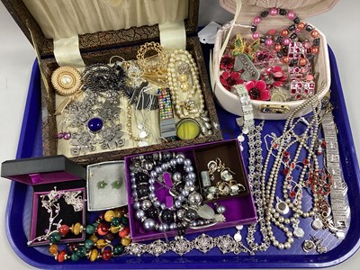 Lot 142 - An Assortment of Costume Jewellery, to include...