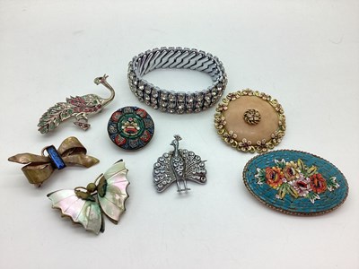 Lot 199 - An Assortment of Vintage and Later Jewellery,...