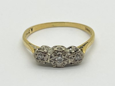 Lot 25 - An 18ct Gold Three Stone Diamond Ring, the...