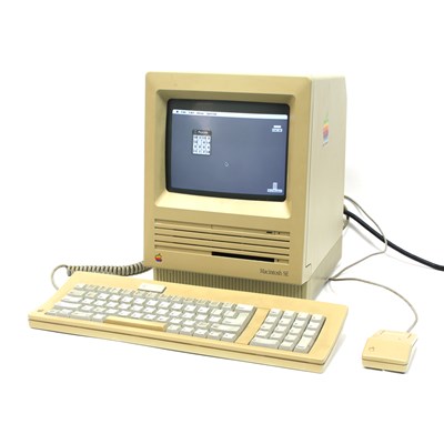 Lot 579 - A circa 1987 Apple Macintosh SE Model Number...