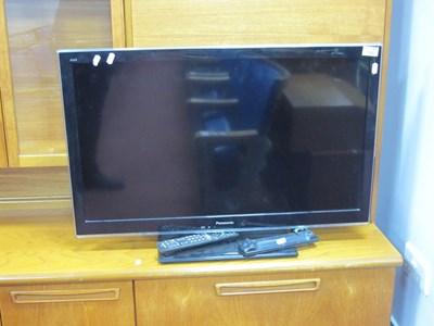 Lot 1180 - Panasonic Flat Screen TV, TX-L32 E5B plus...