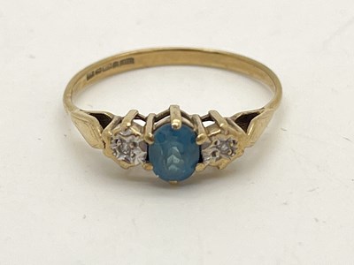 Lot 29 - A 9ct Gold Three Stone Ring, the oval centre...