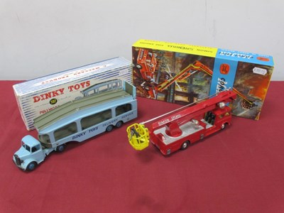 Lot 729 - A Dinky No 582 Pullmore Car Transporter, good...