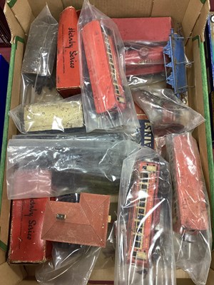 Lot 469 - A Quantity of Mainly Pre-War 'O' Guage Items,...