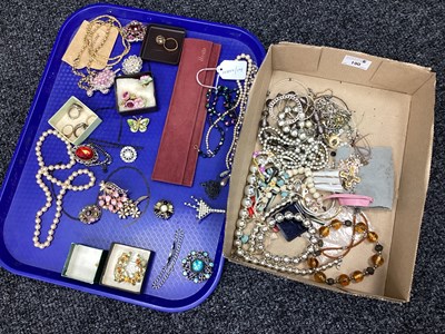 Lot 190 - Assorted Costume Jewellery, including...