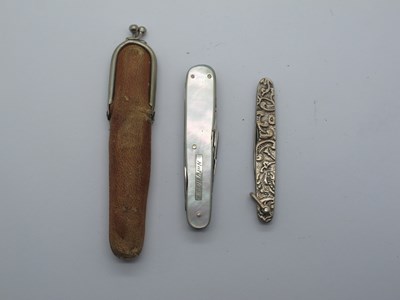 Lot 156 - Rodgers Cutlery To Her Majesty, two blades,...