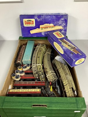 Lot 424 - A Quantity of Hornby Dublo Three Rail items...