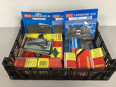 Lot 793 - A Quantity of OO Gauge Lineside Accessories...