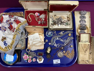 Lot 164 - A Mixed Lot of Assorted Vintage and Later...