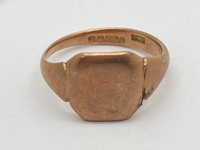 Lot 29 - A 9ct Rose Gold Signet Style Ring, (finger...