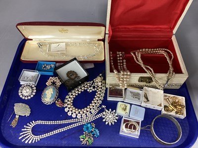 Lot 190 - Assorted Costume Jewellery, including two...