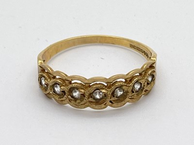 Lot 43 - A 9ct Gold Stone Set Ring, of scalloped...