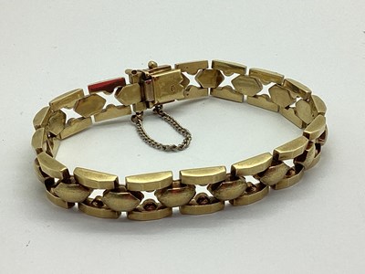 Lot 59 - A 9ct Gold Panel Link Bracelet, the faceted...