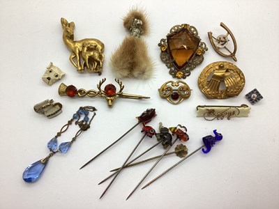 Lot 111 - An Assortment of Vintage and Later Jewellery,...