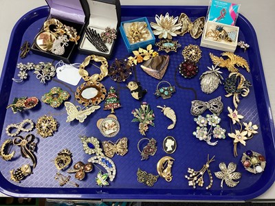 Lot 178 - A Collection of Modern Costume Brooches, to...