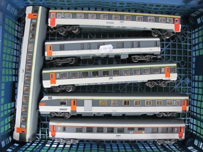 Lot 579 - A Lima HO Scale Six Piece SNCF Train, no...