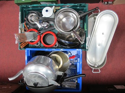 Lot 1133 - Kitchenware:- Aluminium fish kettle, and large...