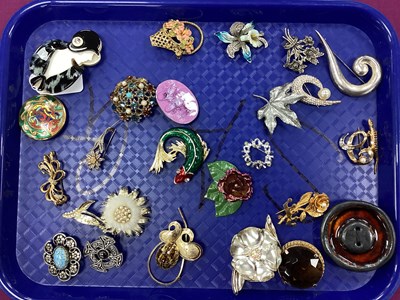 Lot 133 - Costume Brooches, including decorative modern...