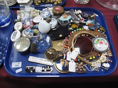 Lot 1305 - A quantity of costume jewellery to include...