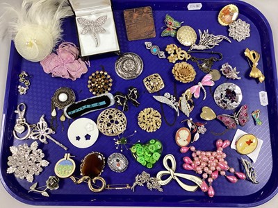 Lot 210 - A Collection of Assorted Costume Brooches,...